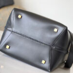 Saint Laurent Le 37 In Shiny Leather Black